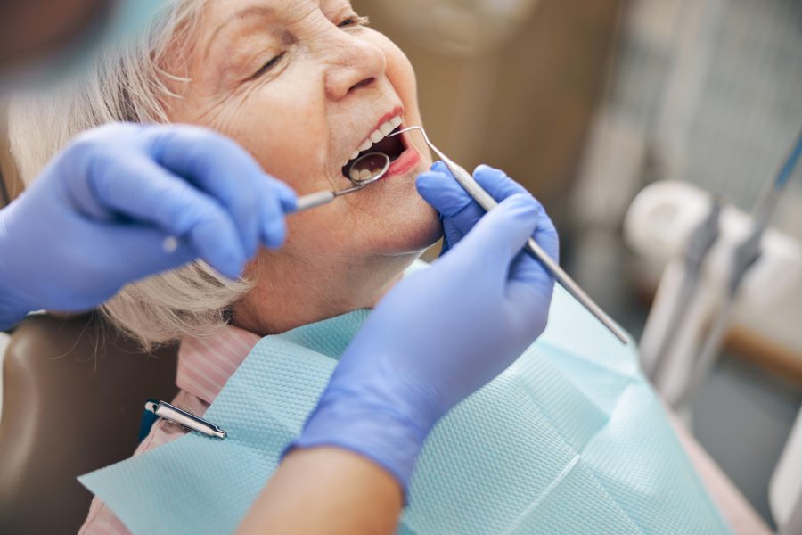 Personne se faisant soigner pour des maladies de la bouche