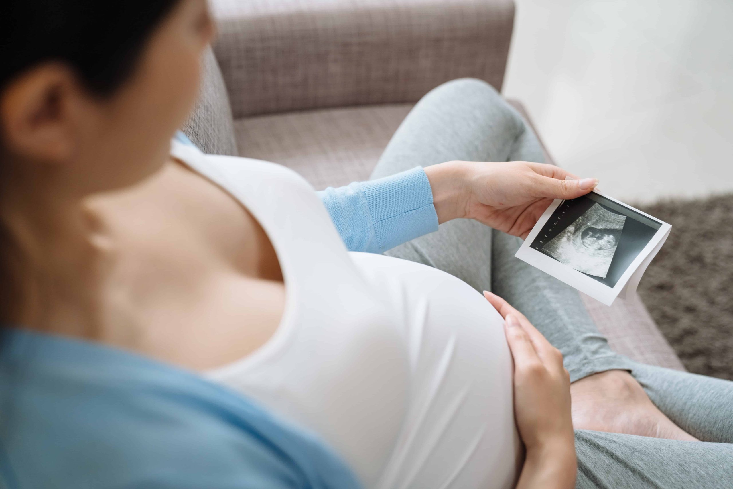 femme avec problème dentaire lors de sa grossesse